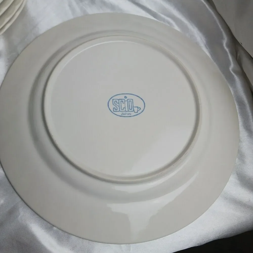 HOLLY BY SCIO DINNER SET FOR 6 W/ACCESSORIES